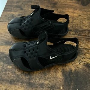 Nike toddler sandals - size 8